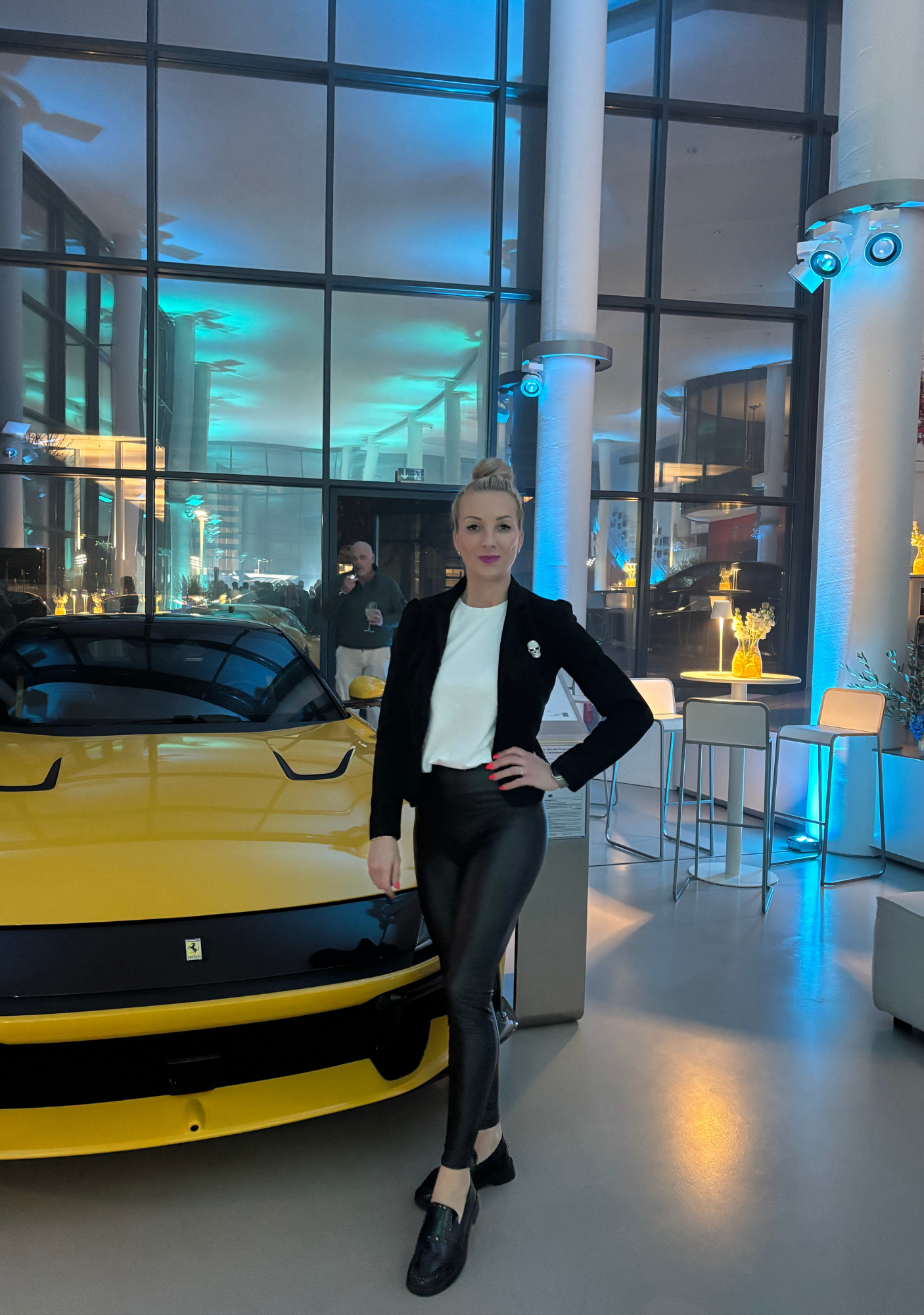 Antje Hostess