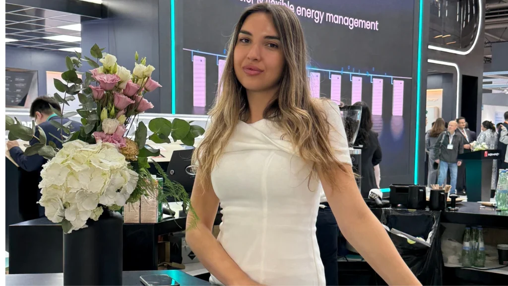 Hostess Daria