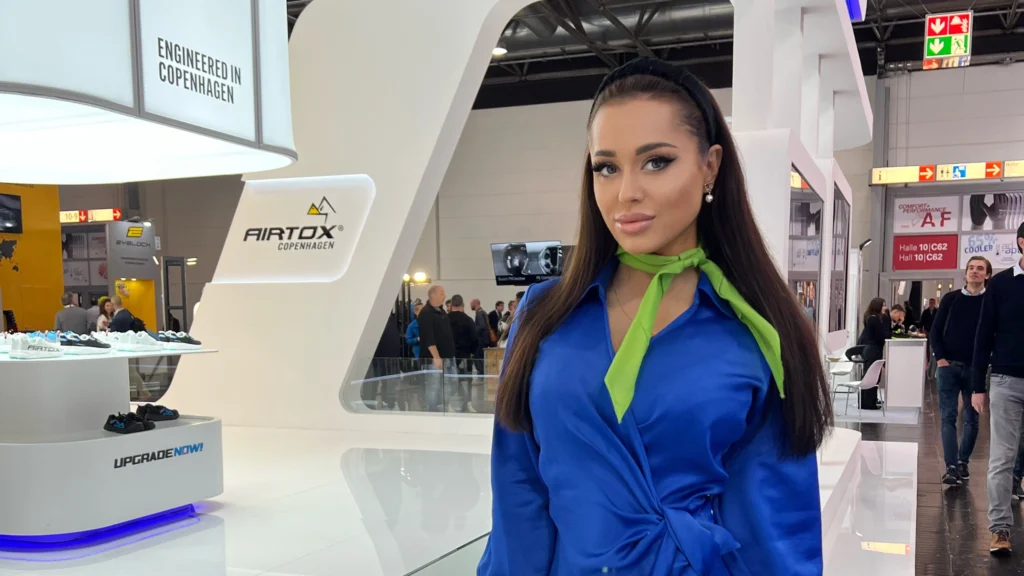 Kamila Hostess