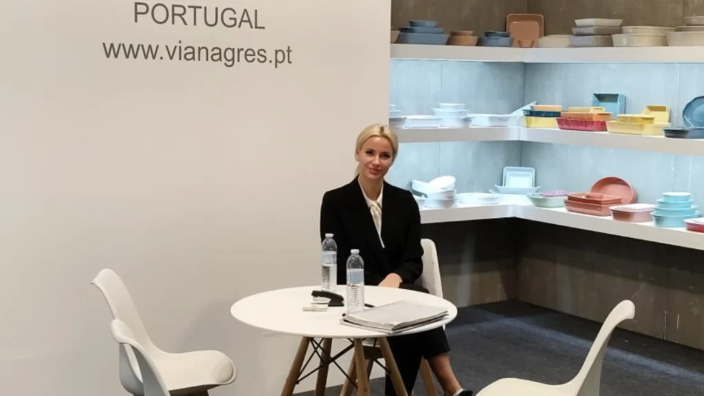 Business-Hostess beim Empfang – Lunéve Agency