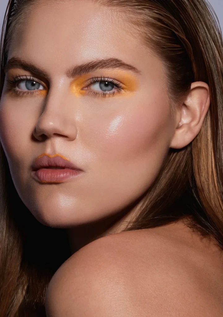 Model beim Beauty-Shooting mit Make-up – Lunéve Agency