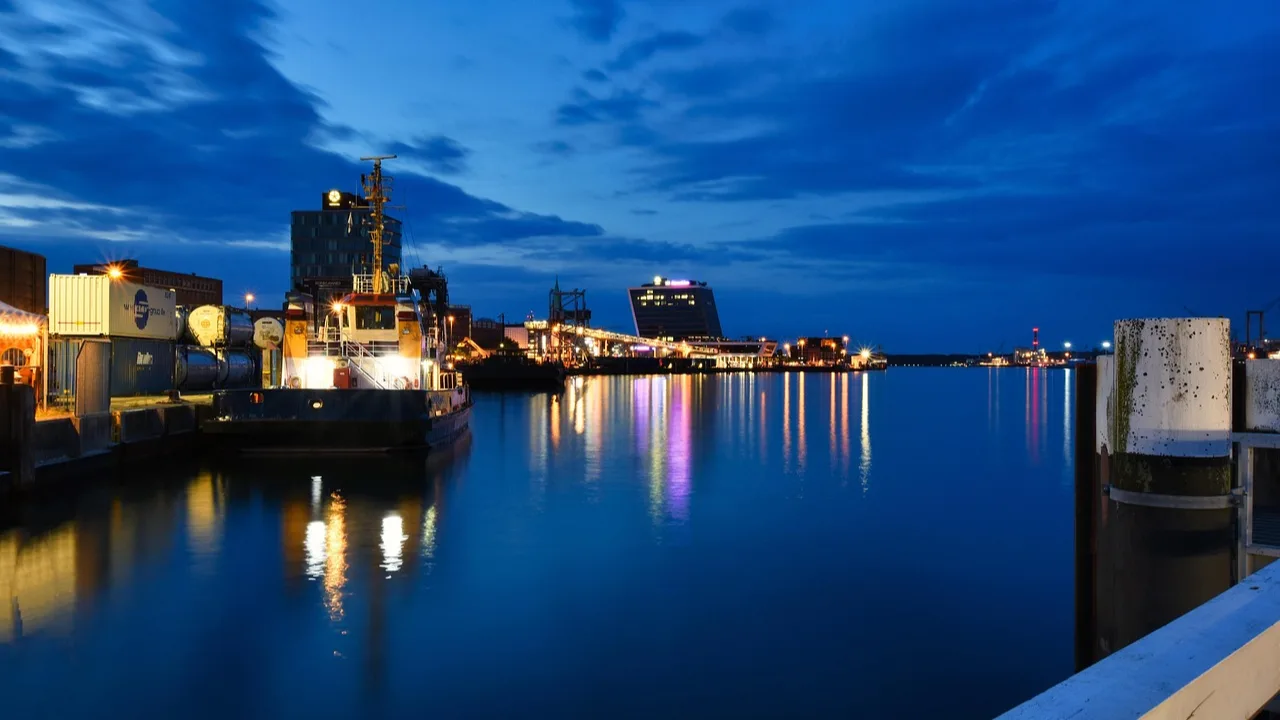 Kieler Hafen am Abend