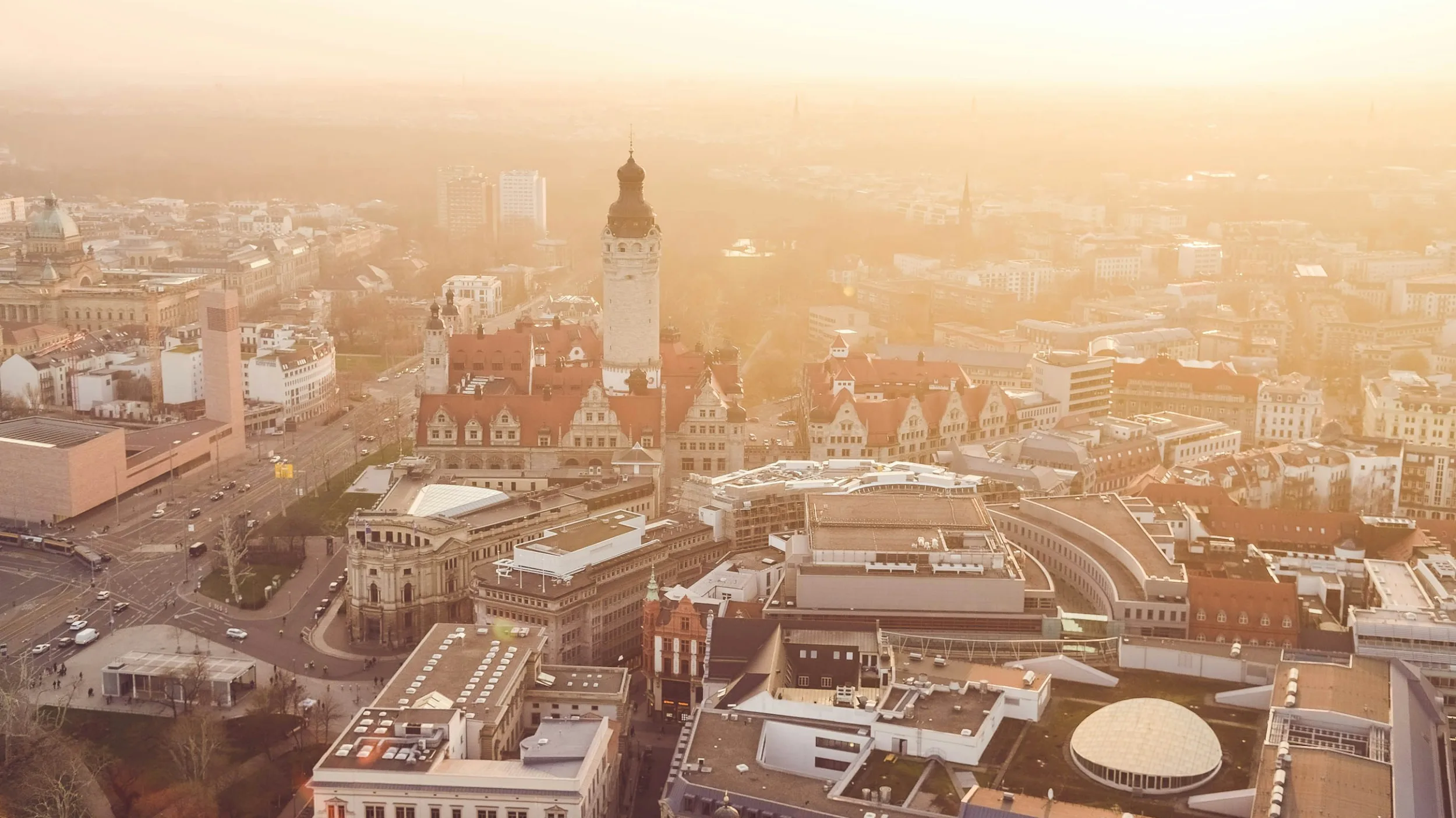 Blick über Leipzig im Abendlicht