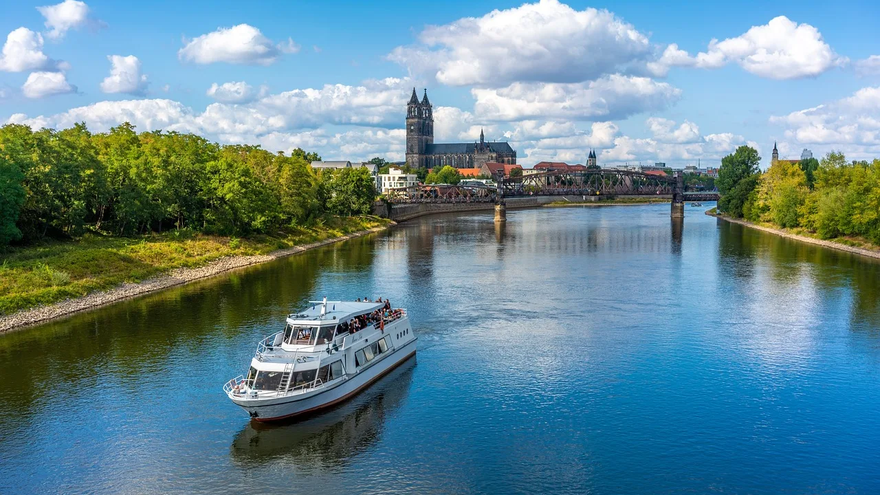 Elbe und Dom in Magdeburg