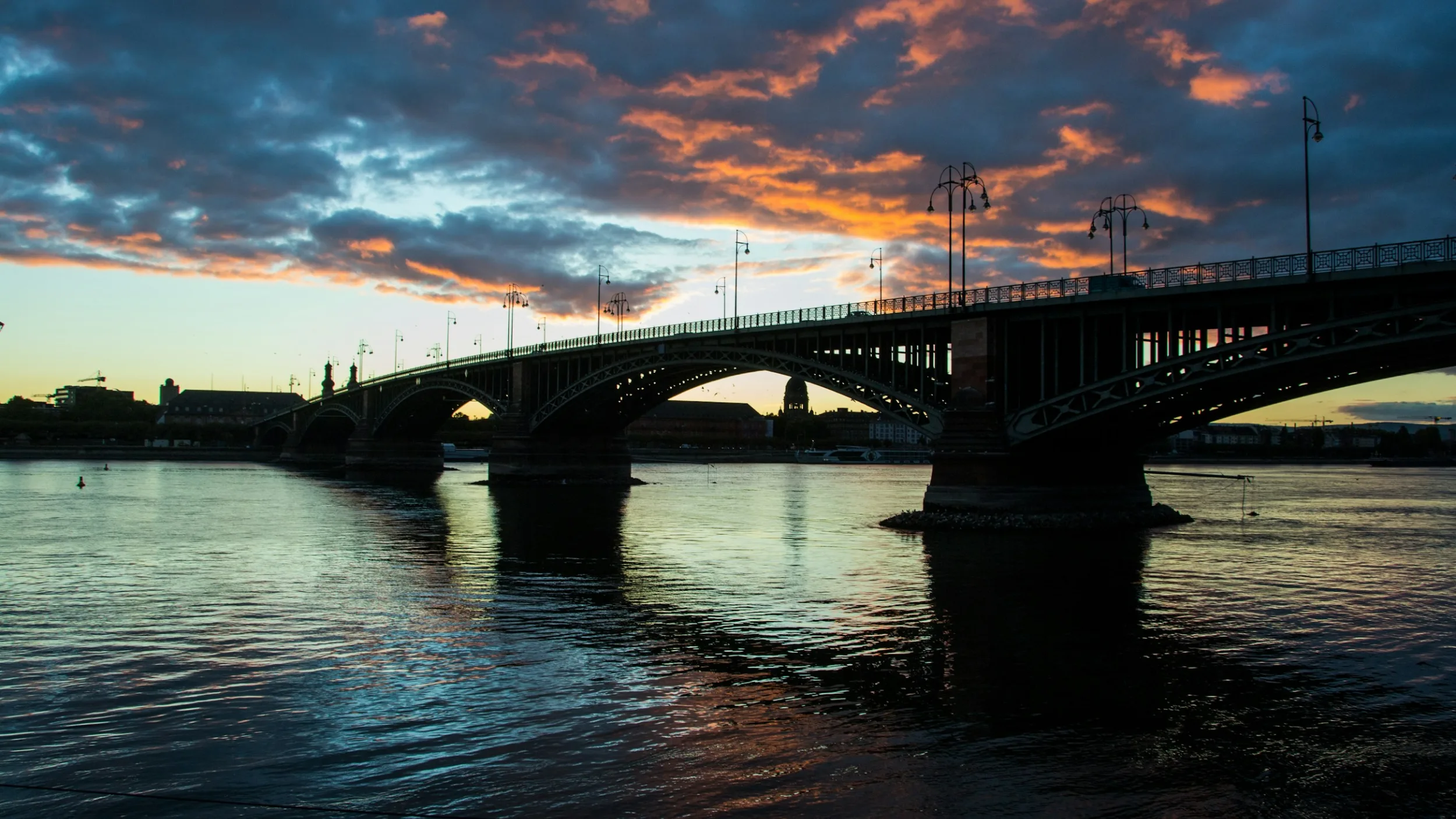 Theodor-Heuss-Brücke über den Rhein bei Mainz