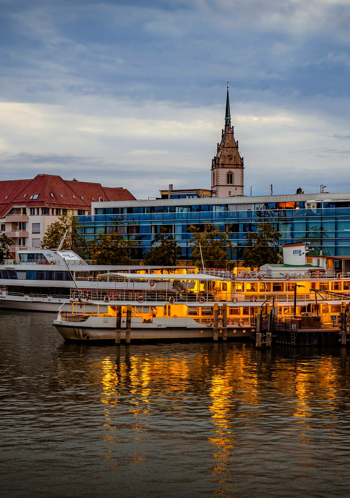 Hafen Friedrichshafen am Abend