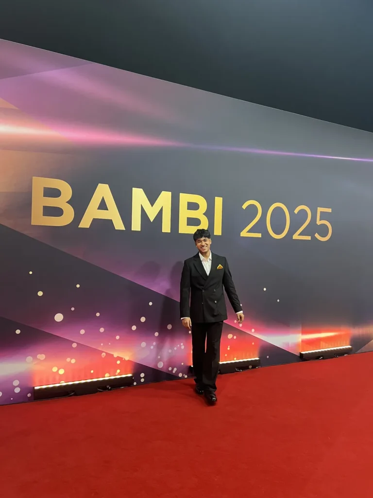 Host auf dem roten Teppich einer Award-Gala – Lunéve Agency