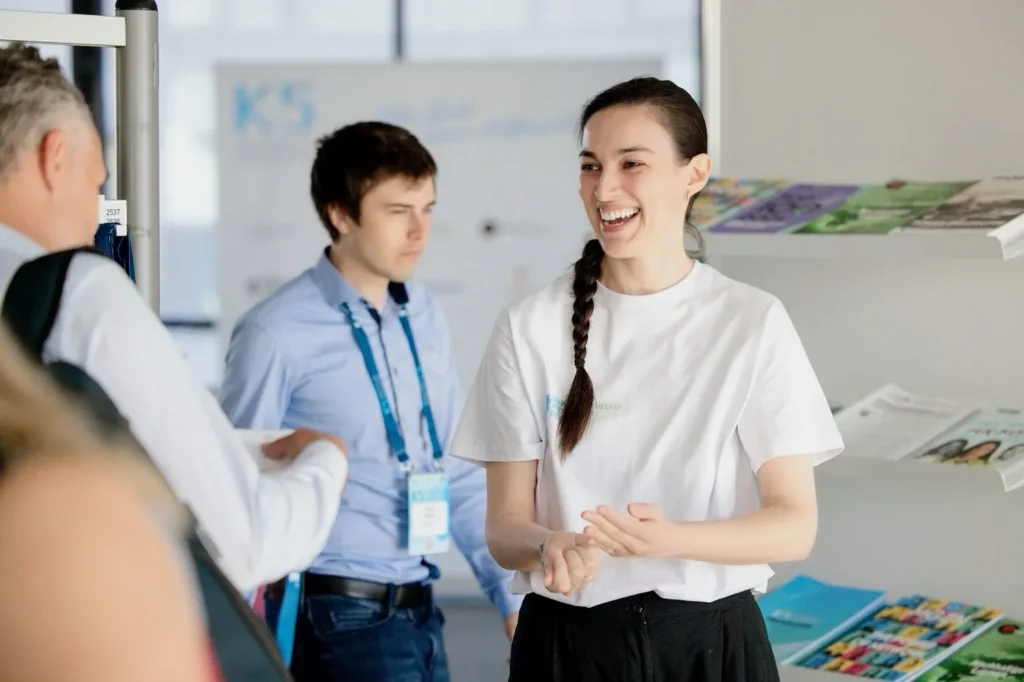 Hostess bei einer Konferenz – Lunéve Agency