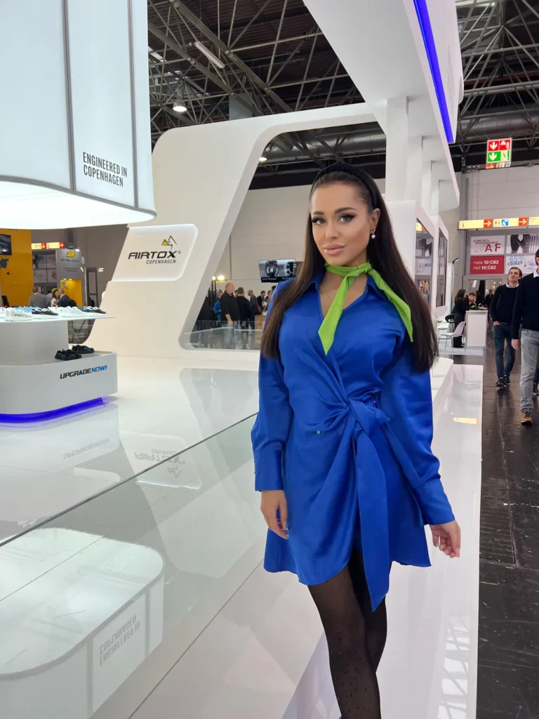 Messehostess auf der Messe Düsseldorf – Lunéve Agency