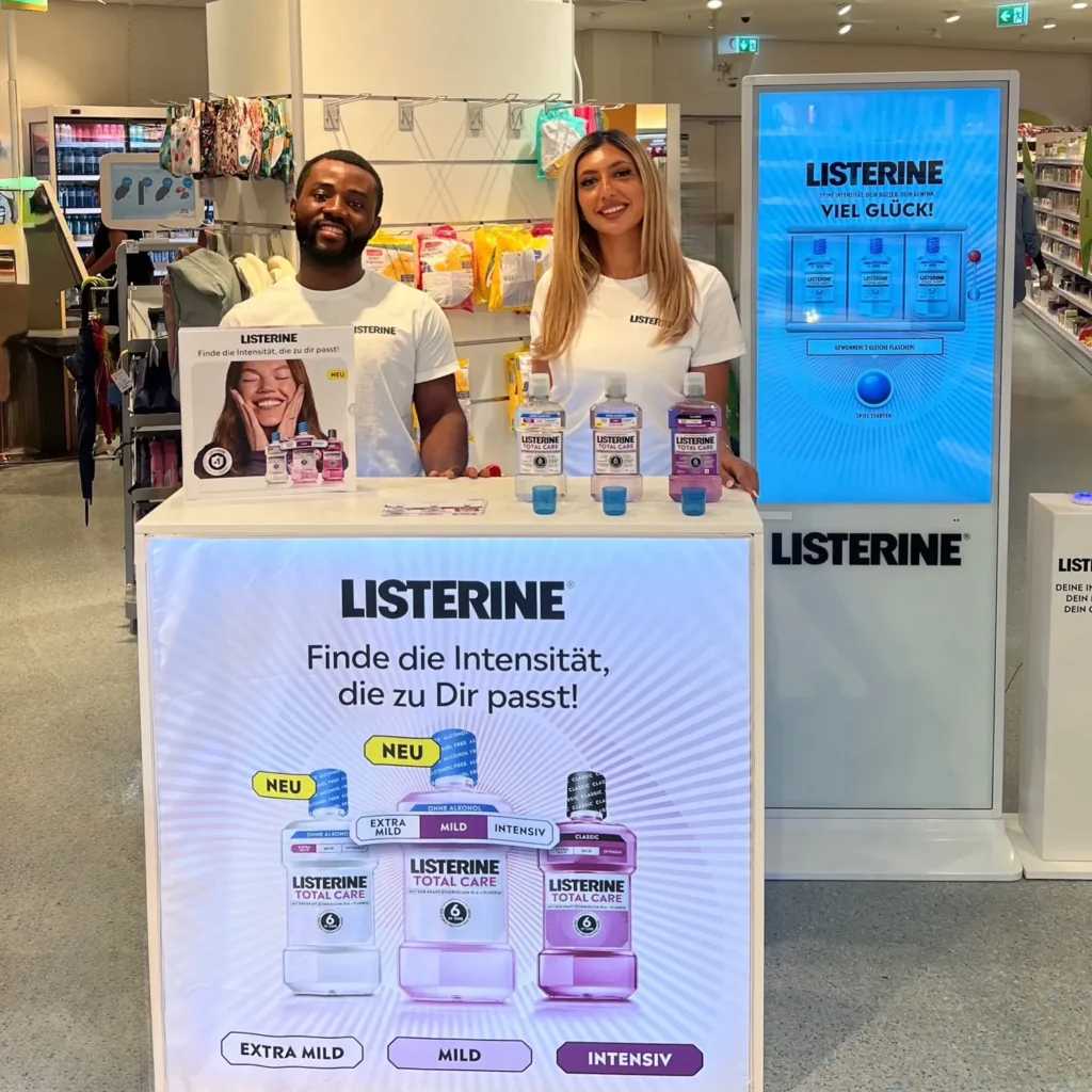 Promoter:innen bei der POS-Promotion in der Drogerie – Lunéve Agency