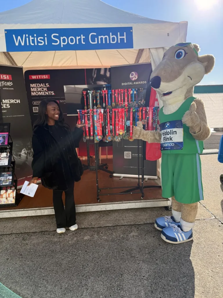 Promoterin und Walking Act beim Sportevent – Lunéve Agency
